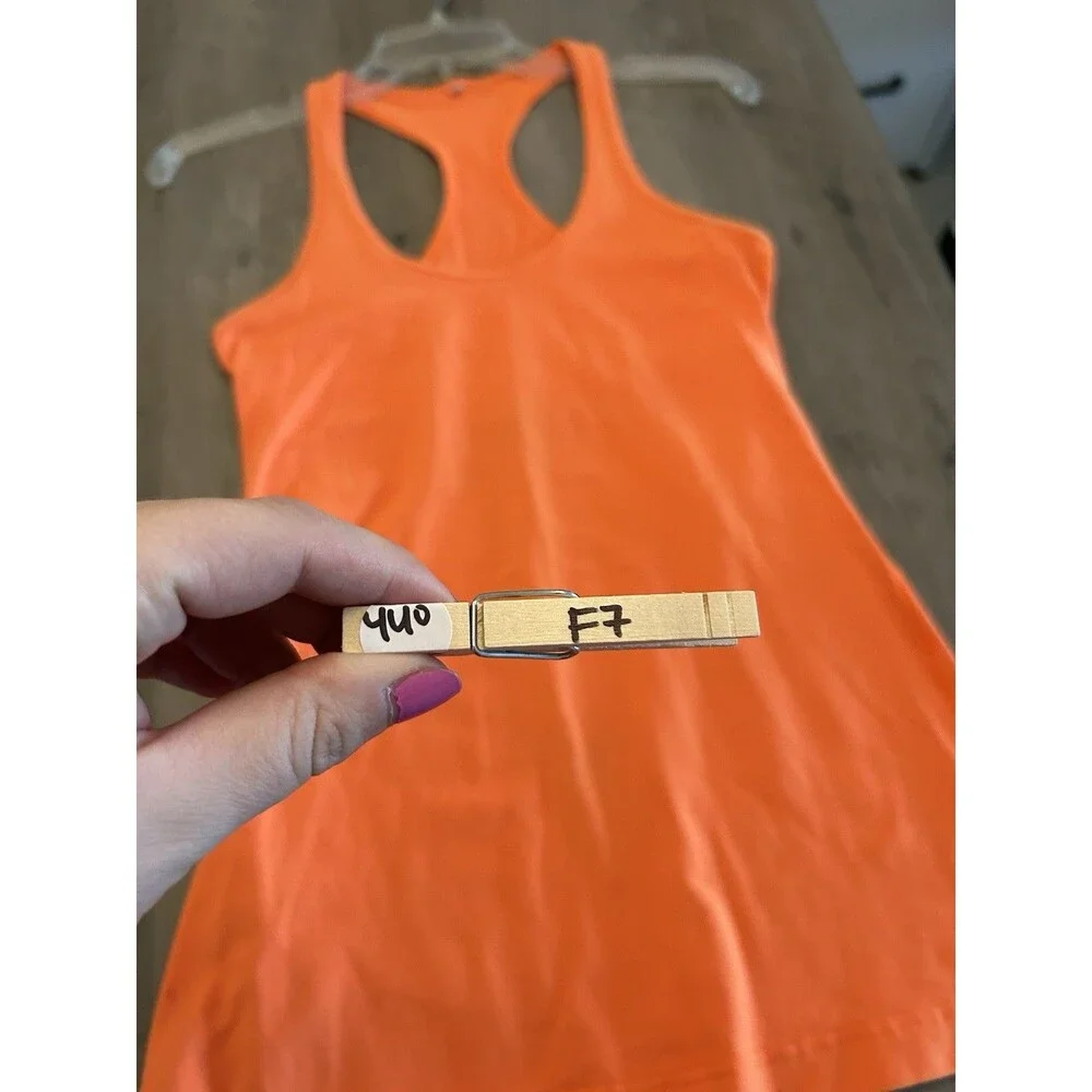 Lululemon swiftly tech racerback tank top 2.0 Size 6 Orange